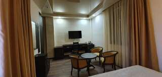 Отель PARTEZ HOTEL Ереван Двухместный номер с 1 кроватью или 2 отдельными кроватями-2